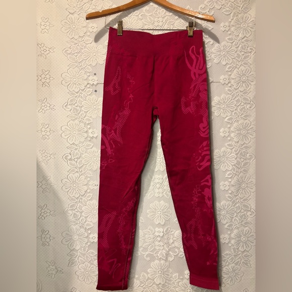 Gymshark Pants - Gymshark leggings in a red print